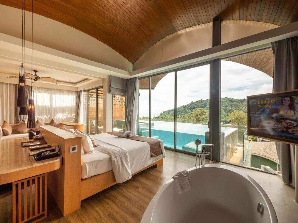 Crest Resort & Pool Villas 5* фото 2